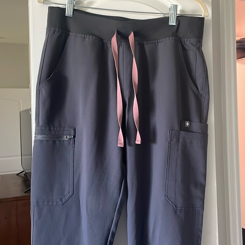 FIGS YOLA SKINNY CHARCOAL GRAY